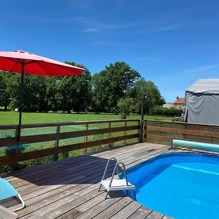 Accueillant A Saint-pardoux Avec Piscine Partagee * Saint-Pardoux (Puy-de-Dome)