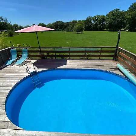 Accueillant A Saint-pardoux Avec Piscine Partagee * Saint-Pardoux (Puy-de-Dome)