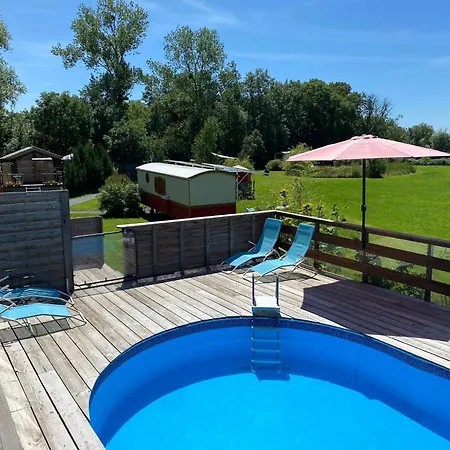 Accueillant A Saint-pardoux Avec Piscine Partagee * Saint-Pardoux (Puy-de-Dome)